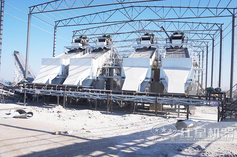 江西砂巖全自動(dòng)環(huán)保石子生產(chǎn)線現(xiàn)場(chǎng)圖1 江西砂巖全自動(dòng)環(huán)保石子生產(chǎn)線現(xiàn)場(chǎng)圖1