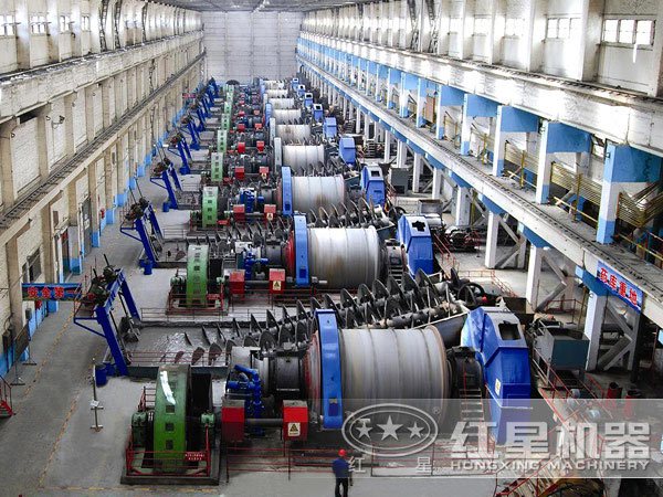 山西金礦浮選設備生產線現場:球磨機 山西金礦浮選設備生產線現場:球磨機