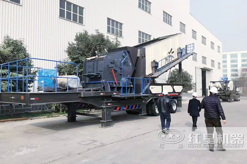 時產(chǎn)200-300噸青石移動磕石子機配反擊破 時產(chǎn)200-300噸青石移動磕石子機配反擊破