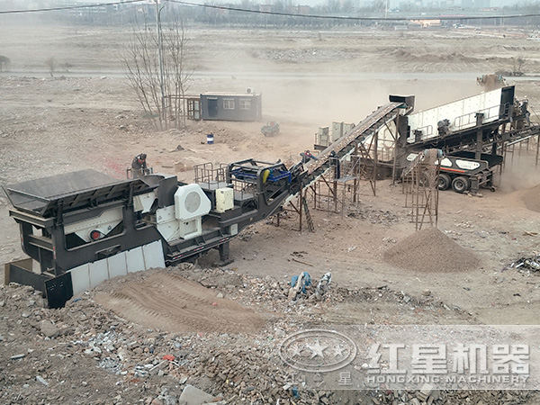 移動顎破機+移動反擊破工作現場 移動顎破機+移動反擊破工作現場