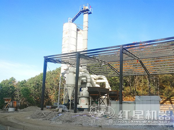 蒙脫石磨粉機(jī)工作現(xiàn)場圖 蒙脫石磨粉機(jī)工作現(xiàn)場圖