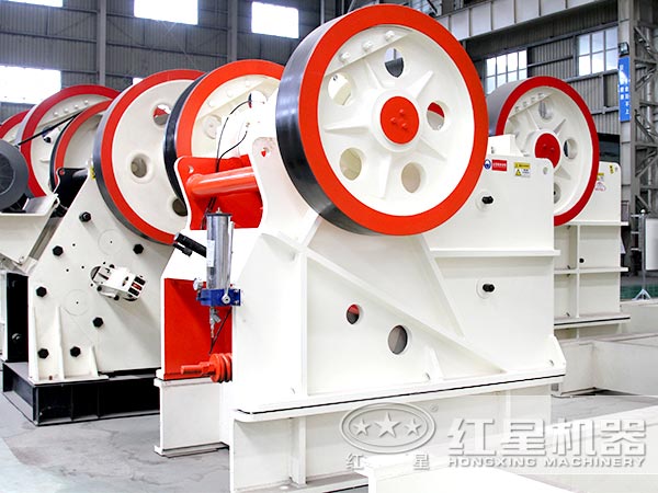 銻礦顎式破碎機(jī)生產(chǎn)車間 銻礦顎式破碎機(jī)生產(chǎn)車間