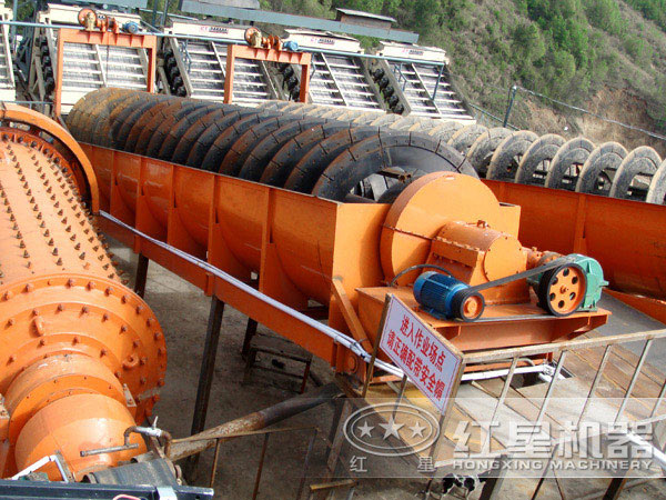 鉛鋅礦磨礦分級(jí)現(xiàn)場(chǎng) 鉛鋅礦磨礦分級(jí)現(xiàn)場(chǎng)