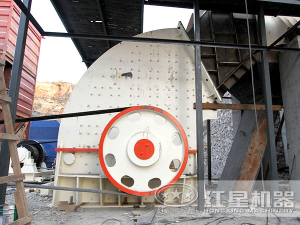 青石重錘破工作現(xiàn)場 青石重錘破工作現(xiàn)場