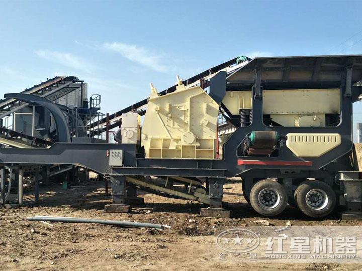 四川反擊式移動破碎站生產現場 四川反擊式移動破碎站生產現場