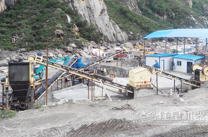 固定時產(chǎn)500噸石灰石制砂生產(chǎn)線現(xiàn)場 固定時產(chǎn)500噸石灰石制砂生產(chǎn)線現(xiàn)場