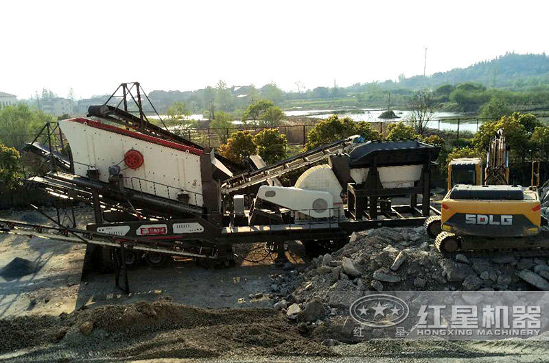 浙江移動(dòng)重錘式破碎機(jī)生產(chǎn)現(xiàn)場 浙江移動(dòng)重錘式破碎機(jī)生產(chǎn)現(xiàn)場