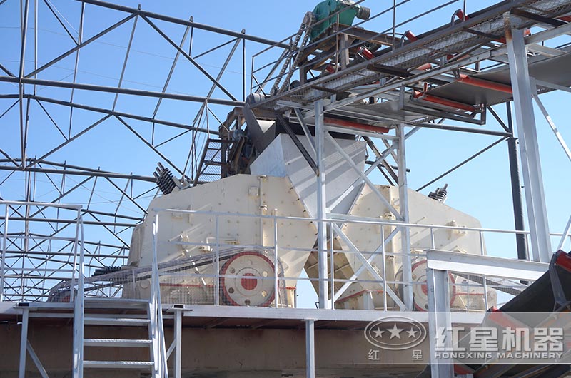 反擊式破碎機作業(yè)圖 反擊式破碎機作業(yè)圖