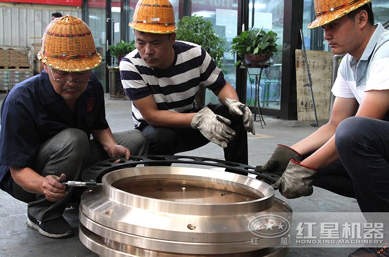 紅星圓錐破碎機有嚴(yán)格的技術(shù)、質(zhì)量控制 紅星圓錐破碎機有嚴(yán)格的技術(shù)、質(zhì)量控制