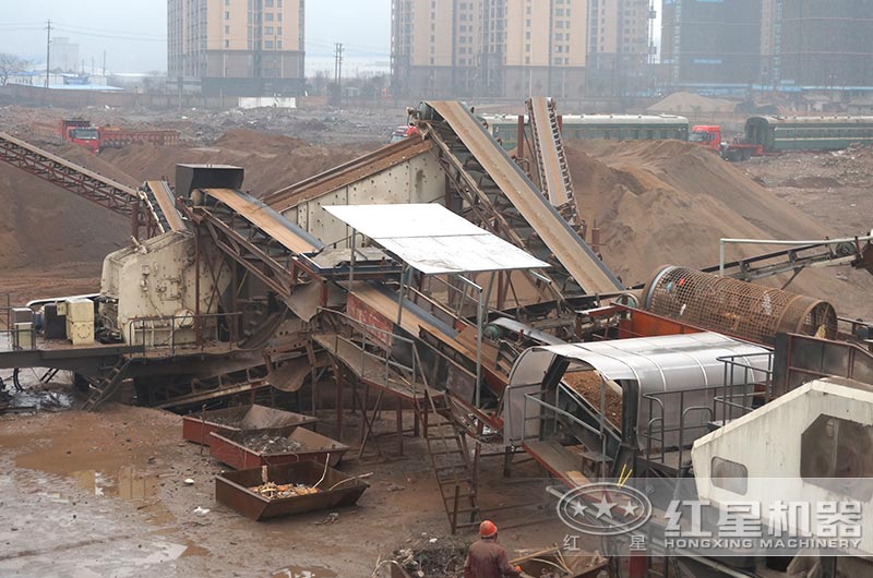 建筑垃圾破碎機(jī)作業(yè)現(xiàn)場圖 建筑垃圾破碎機(jī)作業(yè)現(xiàn)場圖