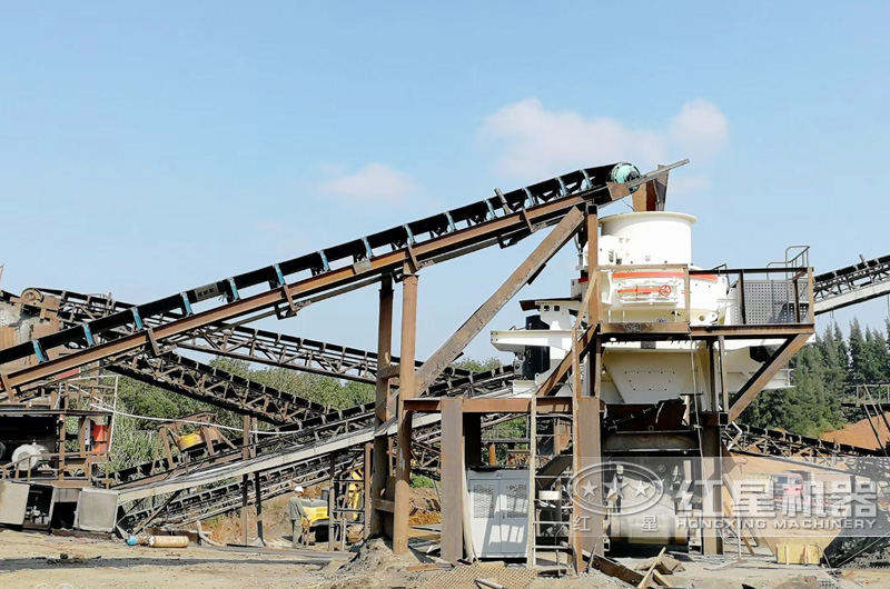 小型制砂機生產現場，第二季度開始盈利