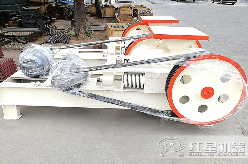 小型對(duì)輥式碎石機(jī)圖片 小型對(duì)輥式碎石機(jī)圖片