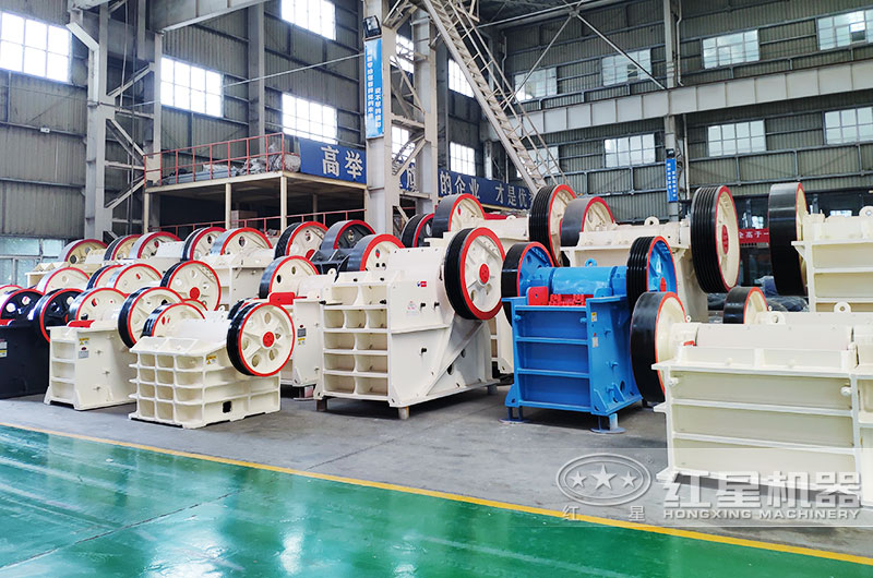 鄂式破碎機(jī)實(shí)拍，粗碎力度強(qiáng)