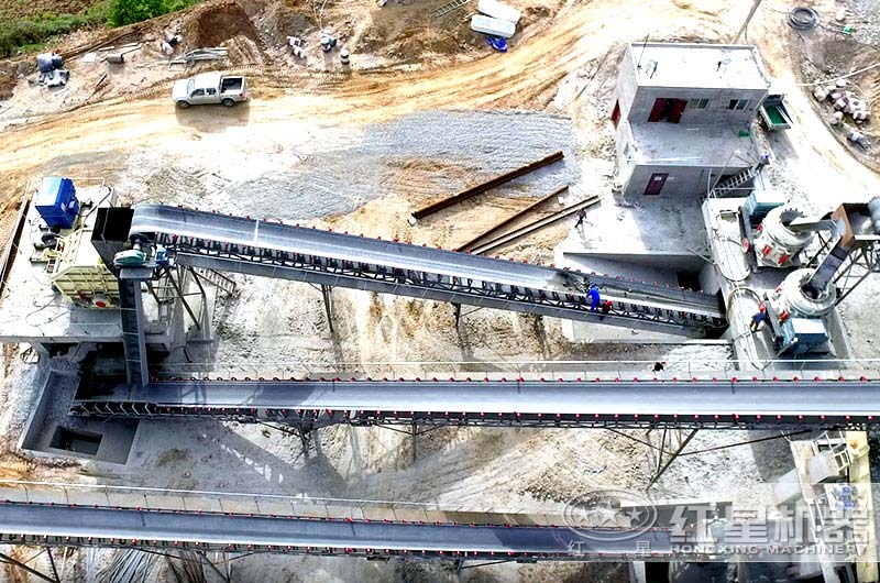 玄武巖粉碎生產(chǎn)線現(xiàn)場(chǎng) 玄武巖粉碎生產(chǎn)線現(xiàn)場(chǎng)