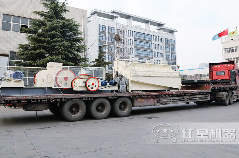 對輥制砂機設備發貨現場圖 對輥制砂機設備發貨現場圖