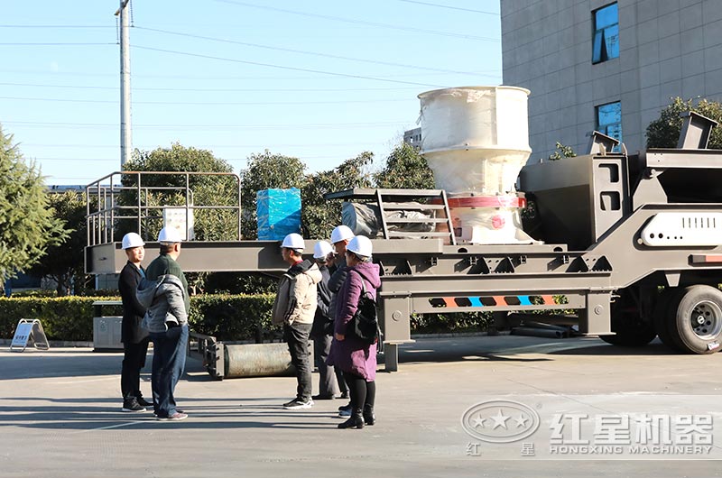 經(jīng)理陪同客戶來廠參觀 經(jīng)理陪同客戶來廠參觀