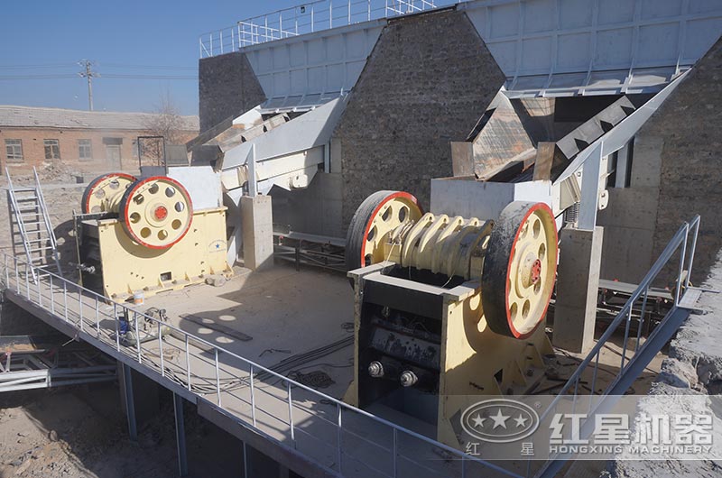 河北時產(chǎn)700噸破碎生產(chǎn)線:顎式破碎機(jī) 河北時產(chǎn)700噸破碎生產(chǎn)線:顎式破碎機(jī)