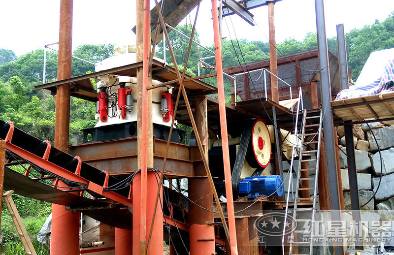 小型圓錐破作業(yè)現(xiàn)場(chǎng) 小型圓錐破作業(yè)現(xiàn)場(chǎng)