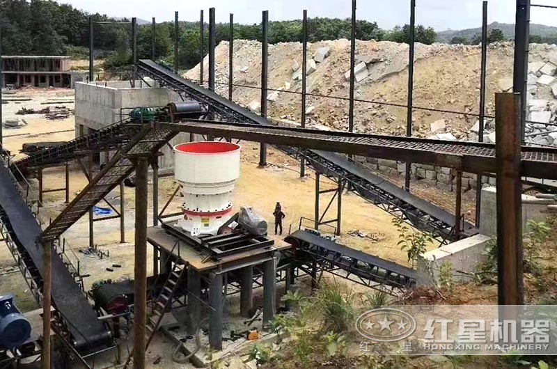 鐵礦石破碎機(jī)工作現(xiàn)場(chǎng)圖片 鐵礦石破碎機(jī)工作現(xiàn)場(chǎng)圖片