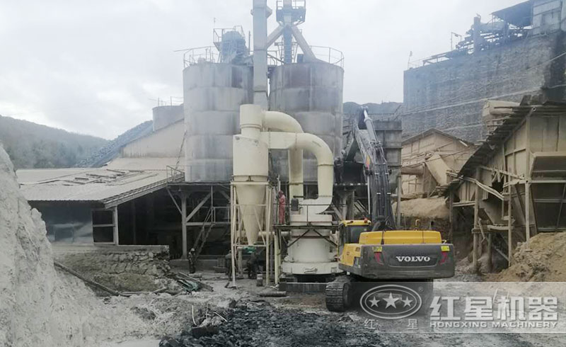 粉煤灰加工現(xiàn)場(chǎng) 粉煤灰加工現(xiàn)場(chǎng)