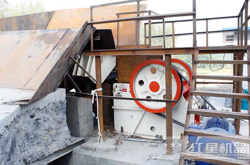 顎式破碎機工作現場圖片 顎式破碎機工作現場圖片