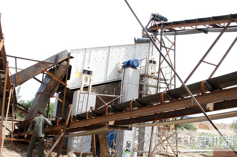 河北客戶(hù)圓振動(dòng)篩工作現(xiàn)場(chǎng) 河北客戶(hù)圓振動(dòng)篩工作現(xiàn)場(chǎng)