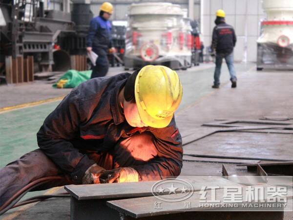 鄂式碎石機匠心作業(yè)現場 鄂式碎石機匠心作業(yè)現場