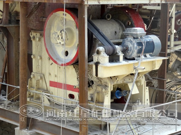 浮石顎式破碎設(shè)備現(xiàn)場(chǎng)圖 浮石顎式破碎設(shè)備現(xiàn)場(chǎng)圖