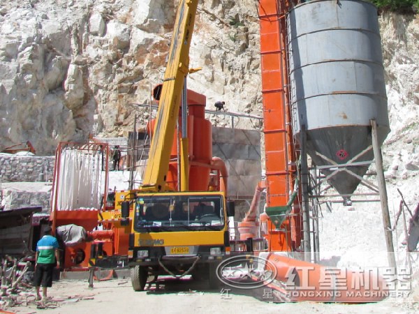 方英石磨粉生產(chǎn)線現(xiàn)場 方英石磨粉生產(chǎn)線現(xiàn)場