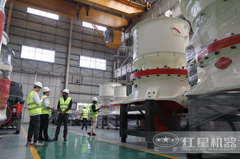 客戶來廠考察玄武巖破碎設備 客戶來廠考察玄武巖破碎設備