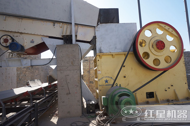 日產(chǎn)5萬(wàn)噸大型顎式破碎機(jī) 日產(chǎn)5萬(wàn)噸大型顎式破碎機(jī)