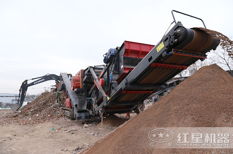 履帶移動石子破碎機作業現場 履帶移動石子破碎機作業現場
