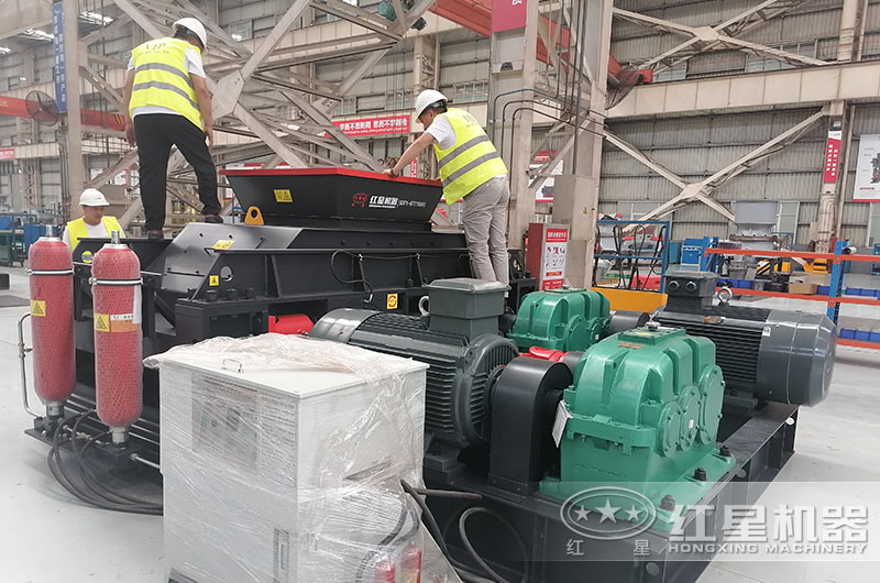 客戶來廠考察對輥破碎機設備 客戶來廠考察對輥破碎機設備