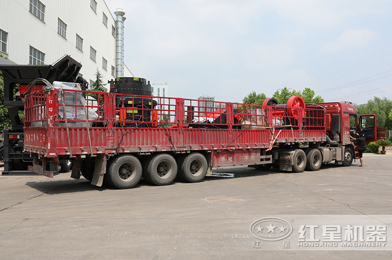 紅星300圓錐破碎機整套設(shè)備裝車發(fā)貨現(xiàn)場 紅星300圓錐破碎機整套設(shè)備裝車發(fā)貨現(xiàn)場