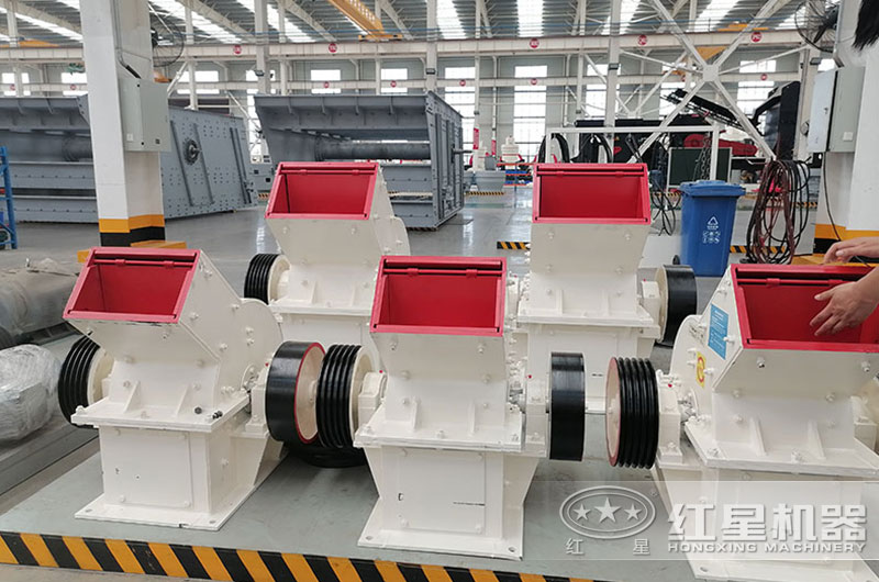 小型錘式制砂機(jī)車(chē)間 小型錘式制砂機(jī)車(chē)間